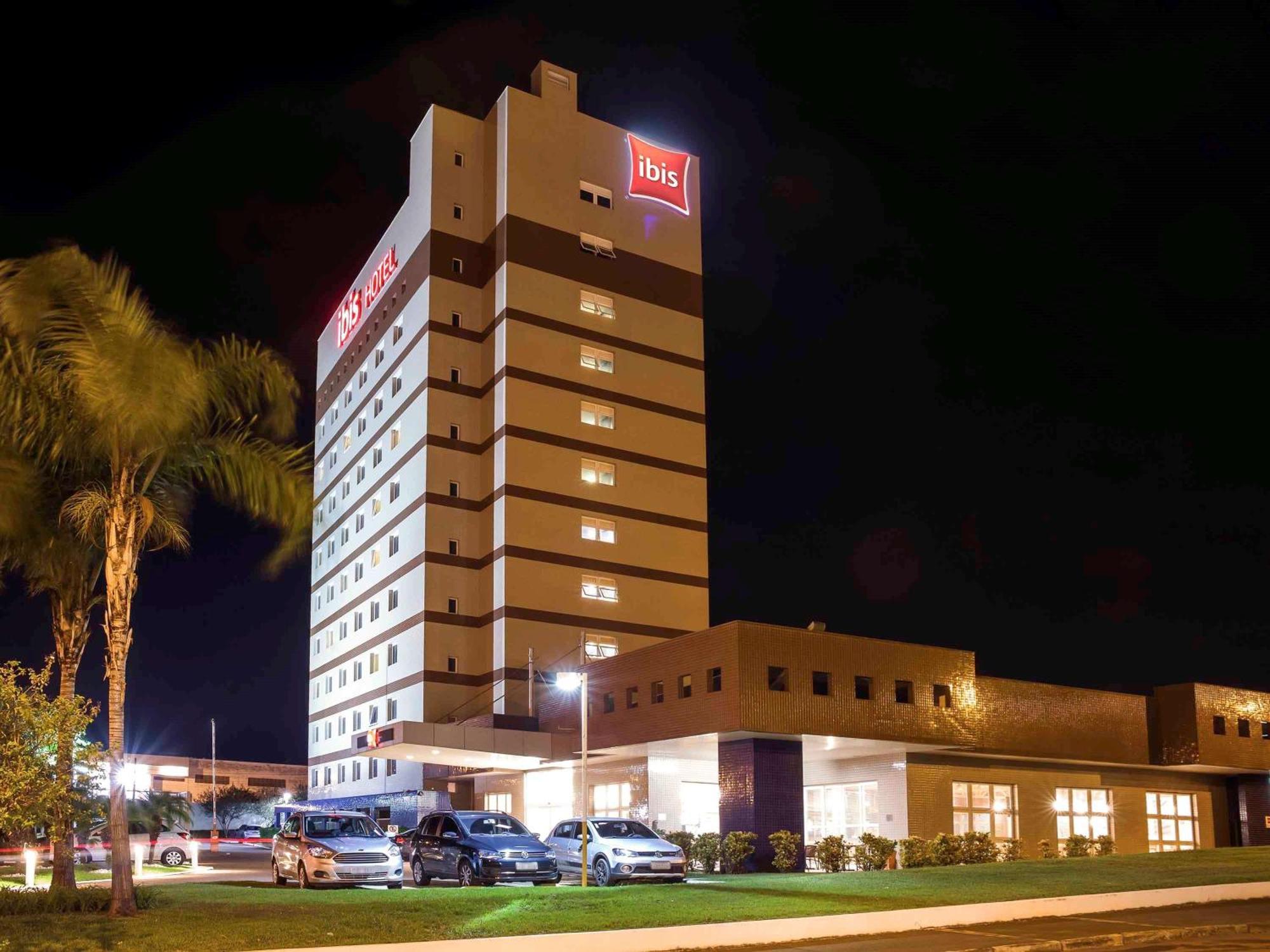 ホテル Ibis Aracatuba エクステリア 写真